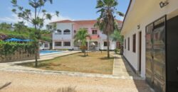 3 BEDROOM VILLA WITH GUEST COTTAGE ONLY MINUTES FROM THE BEACH 2ND ROW – SOUTH WATAMU